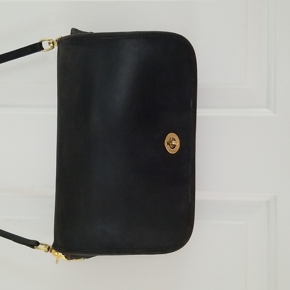 Very good vintage Coach purse.